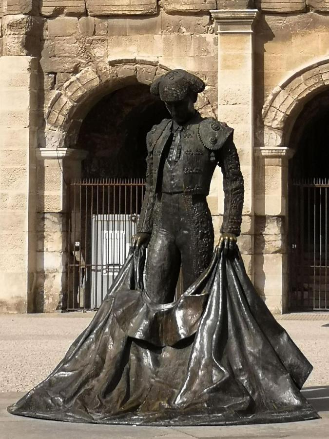Hôtel De L'Amphithéâtre Nîmes Buitenkant foto
